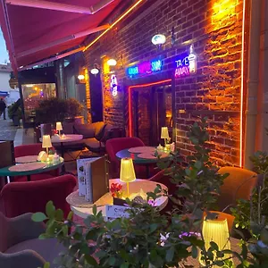 Golden Arrow Old Aparthotel